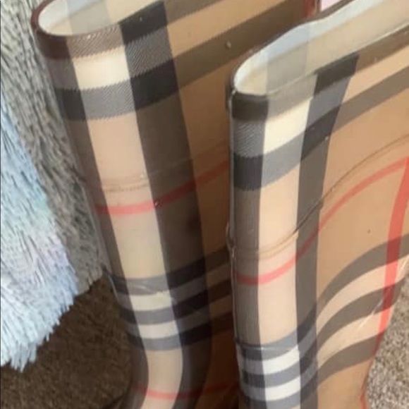 Burberry women’s rain boots size 41 - Picture 2 of 2